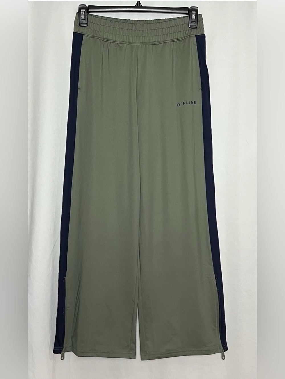 OFFLINE By Aerie Women’s Fastrack Trouser Pant Color Olive Fun Size L